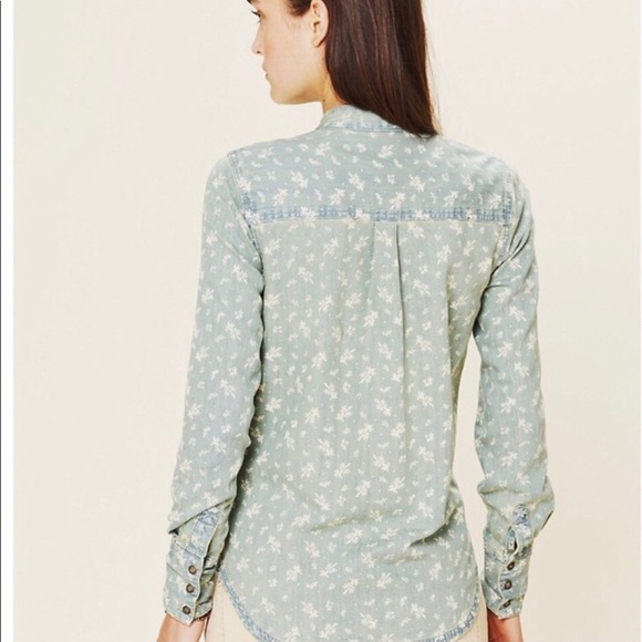 💙$98 TODAY ONLY!❤️Free People chambray Top - Picture 2 of 5